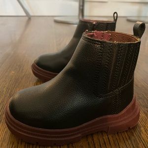 Zara leather boots for toddler.  Size 21/ 5.5 US sizing.